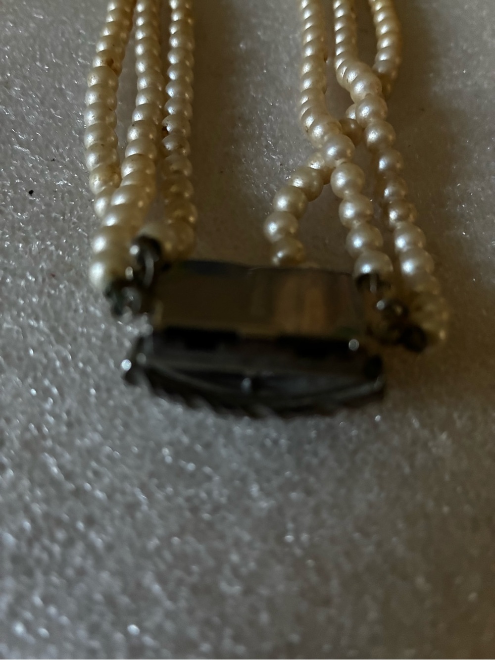 Classic Multi-Strand Ivory Pearl Necklace Sarah cov - Picture 5 of 5